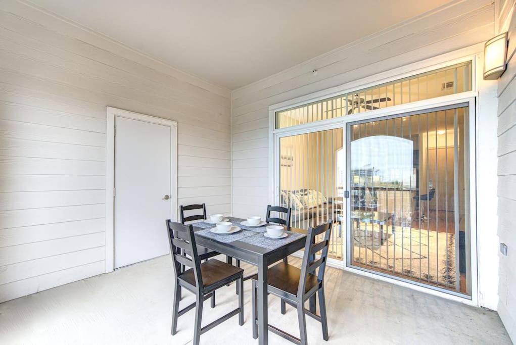 Chic 1Br Near Nrg With Pool Wifi Freeparking Lägenhet Houston Exteriör bild