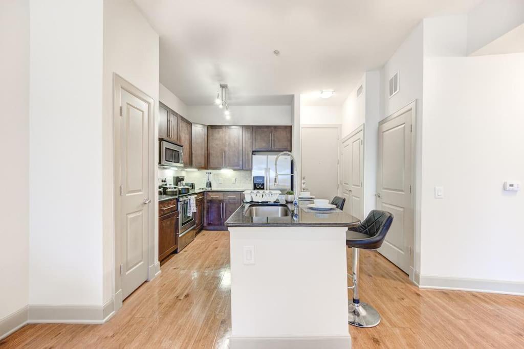 Chic 1Br Near Nrg With Pool Wifi Freeparking Lägenhet Houston Exteriör bild