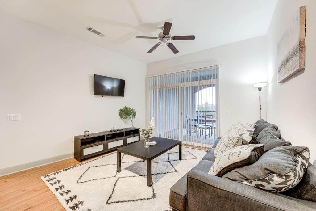 Chic 1Br Near Nrg With Pool Wifi Freeparking Lägenhet Houston Exteriör bild