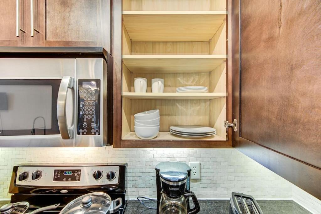 Chic 1Br Near Nrg With Pool Wifi Freeparking Lägenhet Houston Exteriör bild