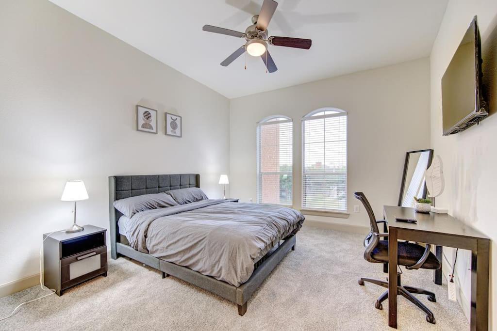 Chic 1Br Near Nrg With Pool Wifi Freeparking Lägenhet Houston Exteriör bild