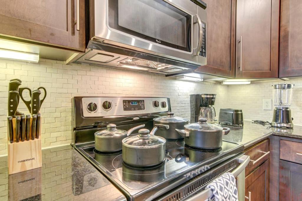 Chic 1Br Near Nrg With Pool Wifi Freeparking Lägenhet Houston Exteriör bild
